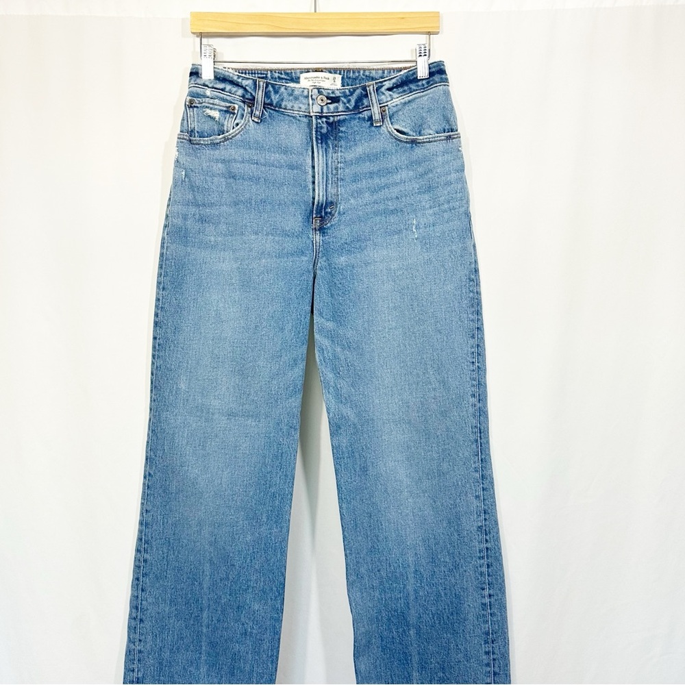 Sold Abercrombie and Fitch Curve Love The 90s Relaxed High Rise Jeans - Picture 5 of 12